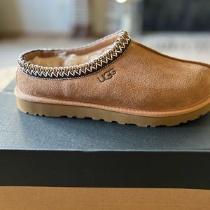 Brand new UGG Mens Tasman size 10 in the chestnut color